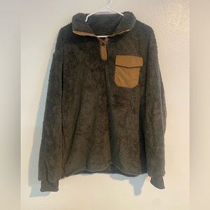 NWT Womans Lg Fuzzy pullover